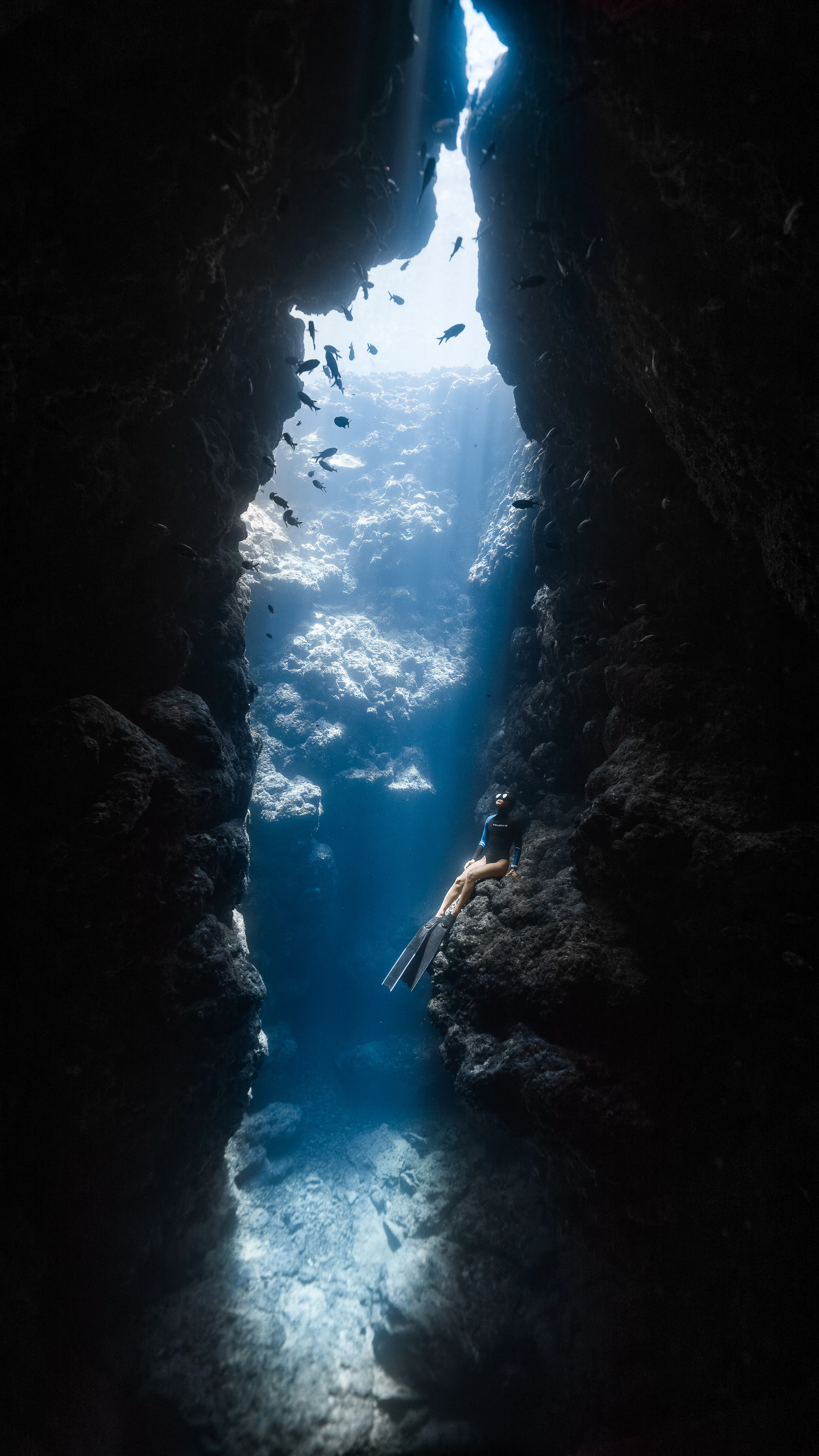 Underwater freediving on Oahu