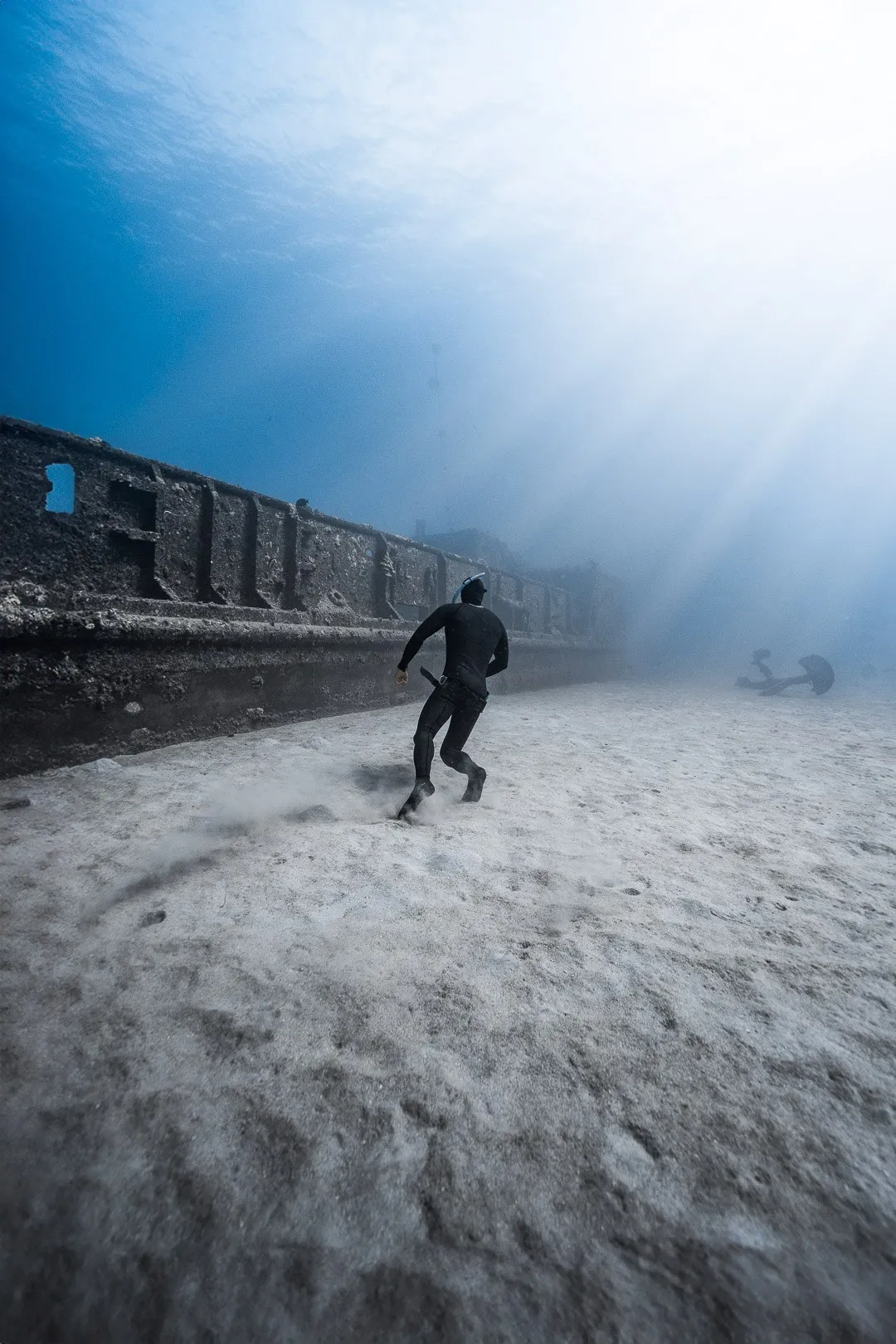 Instructor course candidate supervising a freediver on the line